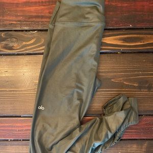 Ruched Alo leggings—olive green, NWOT